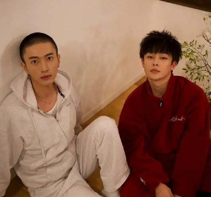 《这见鬼的工作》短剧全集免费观看-《这见鬼的工作》1080P高清无广告在线观看-2025双男主剧集