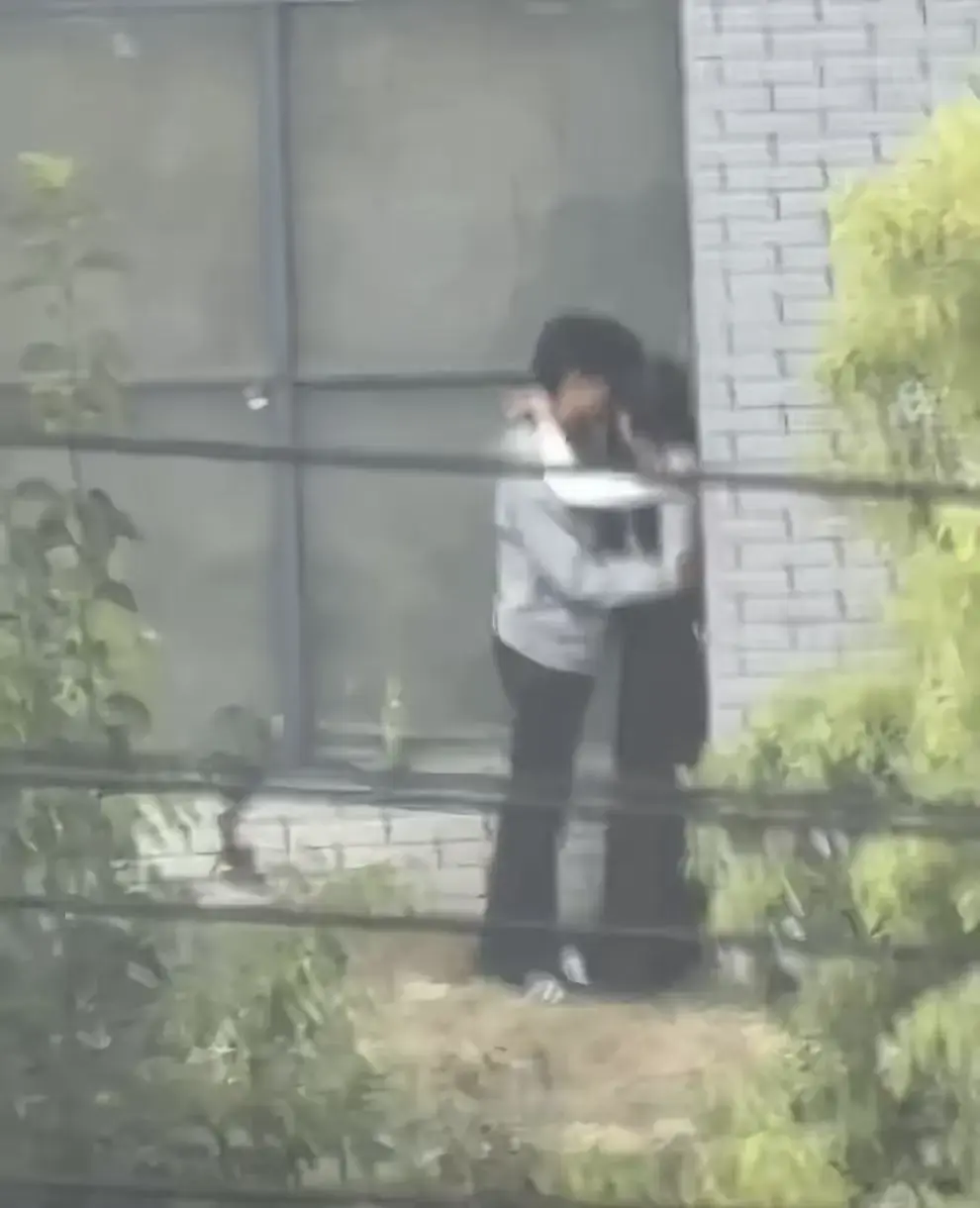 《蚌埠职教园情侣野外吃冰棒视频》全集完整版在线观看-蚌埠职教园情侣野外吃冰棒视频事件后续全解析-高清画质免费观看-无删减无广告播放