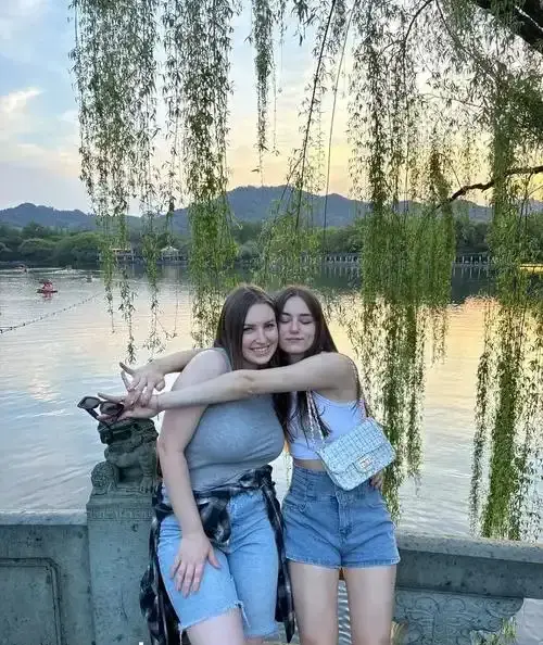 《艾玛马克斯的屈服》1080P高清完整版免费看-艾玛马克斯的屈服未删减版在线播放-啄木鸟系列电影